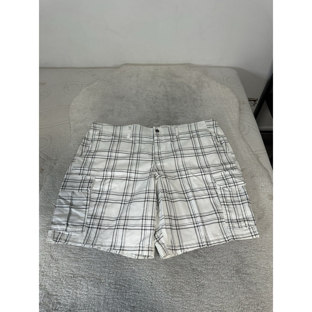 New George Men's White Plaid Above The Knee 10" Inseam Cargo Shorts Size 48